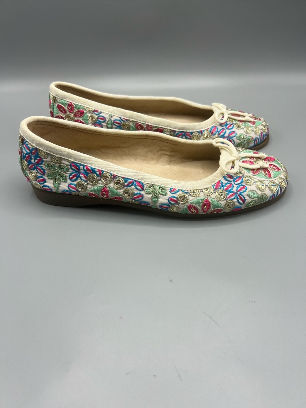 Aerosoles Embroidered Sequin Ballet Flats Floral Slip On Women’s - Picture 2 of 5